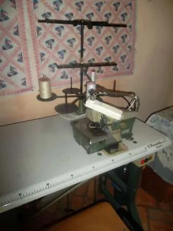 masina de surfilat industriala cu 5 fire - Imaginea 1