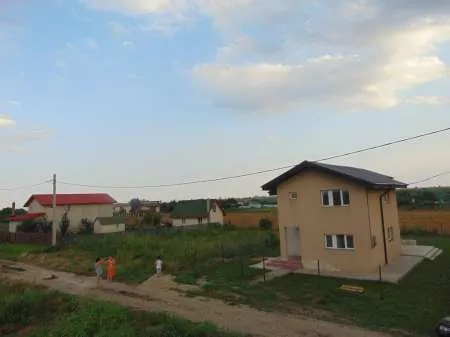 vand vila 150mp+30mp terasa la 15km de Branesti - Imaginea 6