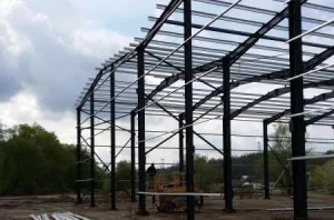 AI IN PLAN CONSTRUCTIA UNEI HALE METALICE?