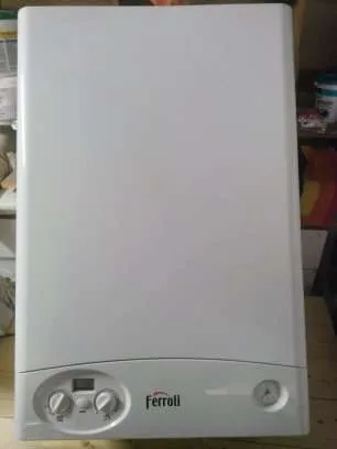 Vand Centrala Termica gaz cu Tiraj Fortat "FERROLI"30KW - Imaginea 2
