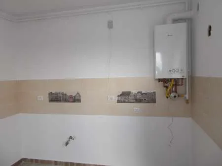 garsoniera cu 32 mp utili + terasa 6 mp, decomandata - Imaginea 3