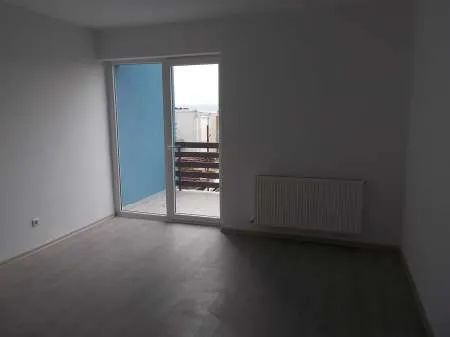 garsoniera cu 32 mp utili + terasa 6 mp, decomandata - Imaginea 5