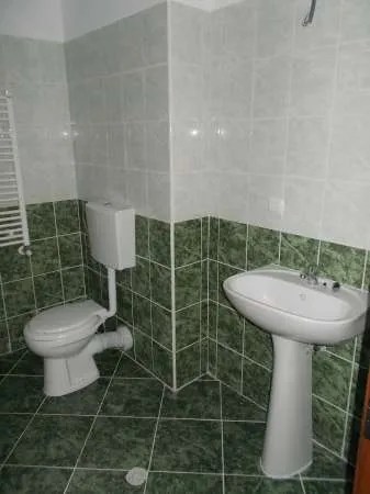 garsoniera cu 32 mp utili + terasa 6 mp, decomandata - Imaginea 7