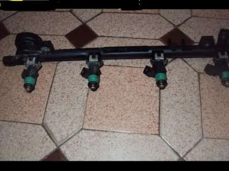 rampa injectoare renault laguna 2 , motor 1800 cm3 - Imaginea 1