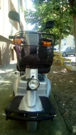 Vand scooter electric pentru persoane cu handicap sau batrani - Imaginea 1