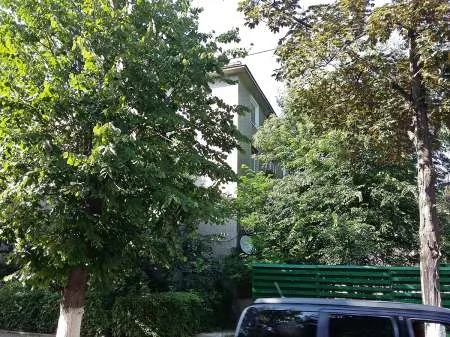 vand apartament 2 camere - Imaginea 1