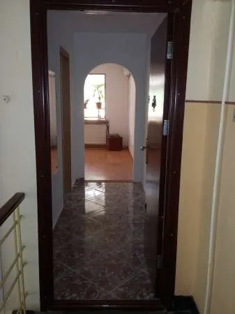 vand apartament 2 camere - Imaginea 2