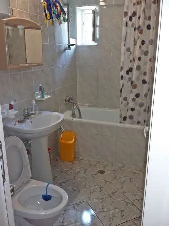 vand apartament 2 camere - Imaginea 9