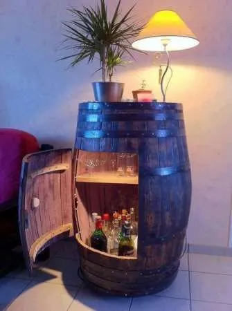 Butoaie din lemn, candelabru rustic, minibar, ciupercute - Imaginea 5