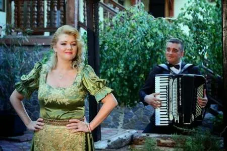 Taraful Simona Tone - Muzica Pentru Nunta Ta - Imaginea 3