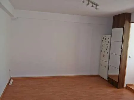 vand apartament 2 camere - Imaginea 12