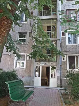 vand apartament 2 camere - Imaginea 13