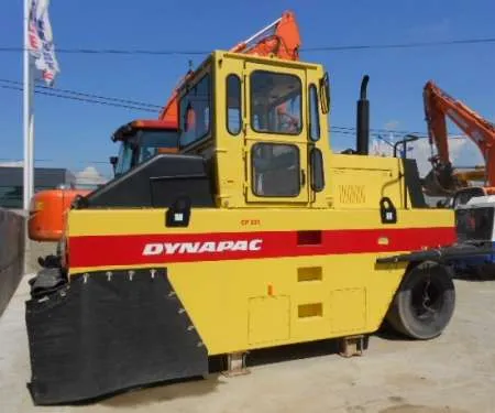 cilindrul  compactor polipneu, marca Dynapac, model CP221 - Imaginea 2