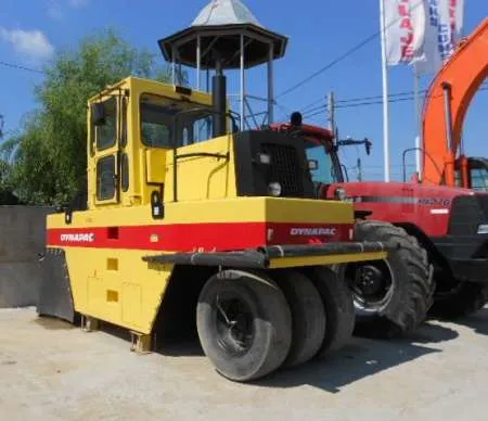 cilindrul  compactor polipneu, marca Dynapac, model CP221 - Imaginea 3