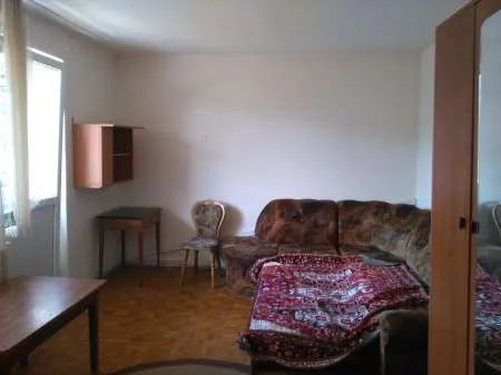 Camera MARE cu balcon -Terasa este LIBERA. in ap.3.cam. In celelalte 2 cam locuiesc separa - Imaginea 2