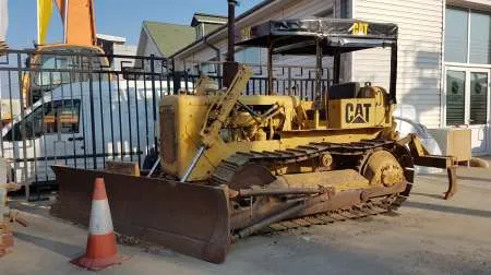 Buldozer Marca Caterpillar  Model D 4 , scarificator spate  - Imaginea 4