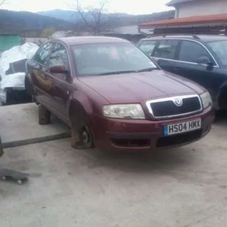 Dezmembrez Skoda Superb, visiniu, 2004 - Imaginea 1