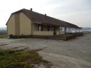 Ferma ciupercarie, 3 hale si locuinta, 4 Ha teren
