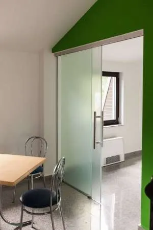 Usa culisanta din sticla securizata - Imaginea 1