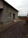 Casa de vanzare 200mp din care 100mp la cheie cu 1100mp. teren - Miniatura 3