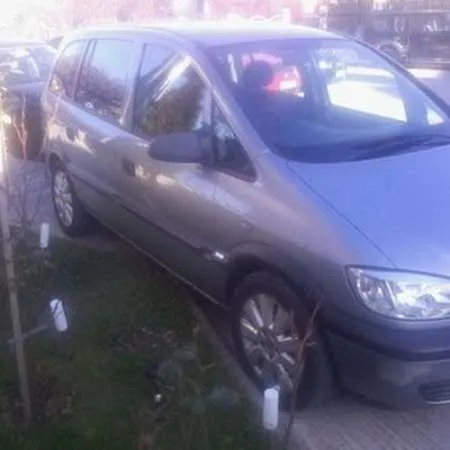 Dezmembrez Opel Zafira 2004 2l dti 101cp - Imaginea 1