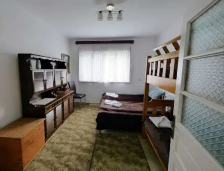 Inchiriere Cabana Bradu - 3 camere, 2 bai si o bucatarie - Imaginea 4