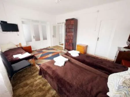 Inchiriere Cabana Bradu - 3 camere, 2 bai si o bucatarie - Imaginea 6