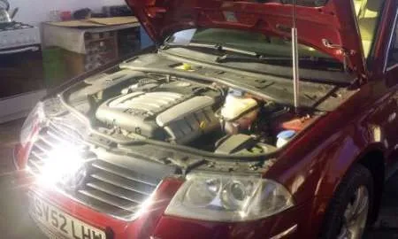 Dezmembrez Vw Passat 2, 4 benzina AZX 125kw Tiptronic an 2003 - Imaginea 1