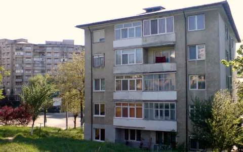 OCAZIE! Vand URGENT apartament 2 camere pret avantajos! - Imaginea 1