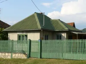 vand casa de vacanta cu gradina