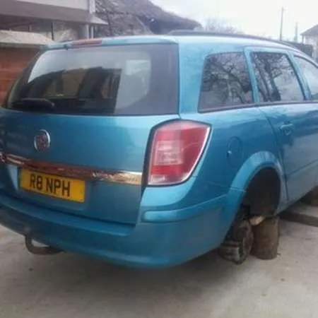 Dezmembrez Opel Astra H, bleu, 2005 - Imaginea 1