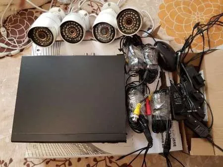 Kit sistem de supraveghere 4 camere complet Transport Gratuit - Imaginea 1