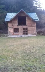 vand teren 500 mp+ casa in constructie 20km dist de Gura Humorului 13500 euro