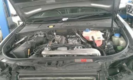 Dezmembrez  Audi A4 Quattro, an 2002 - Imaginea 4