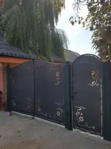 Porti din tabla decupata