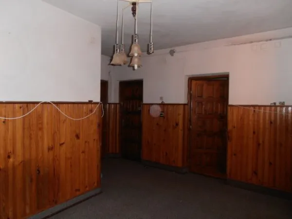 Se vinde 1/ 2 casa in Hunedoara zona Chizid - Imaginea 4
