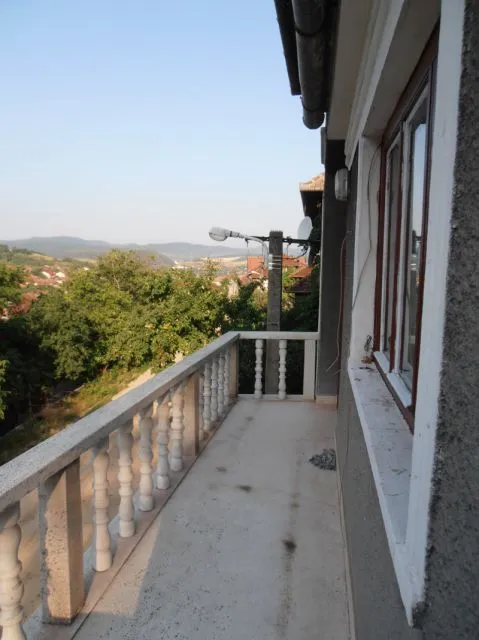 Se vinde 1/ 2 casa in Hunedoara zona Chizid - Imaginea 8