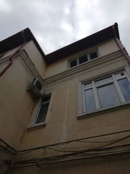 Vand casa la curte - Imaginea 1