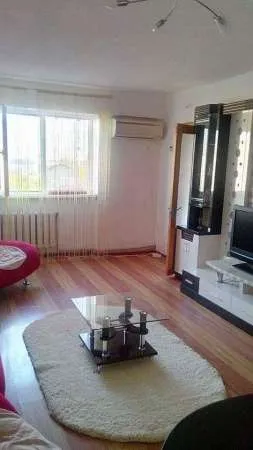 Ofer spre inchiriere apartament 2 camere, decomandat - Imaginea 1