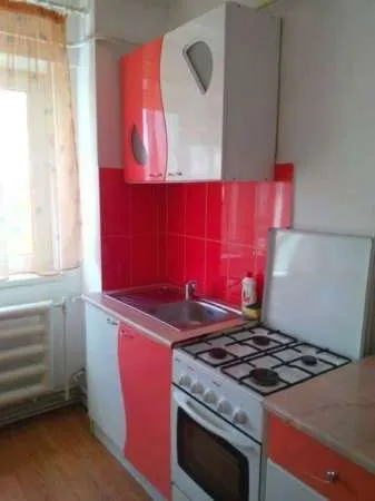 Ofer spre inchiriere apartament 2 camere, decomandat - Imaginea 5