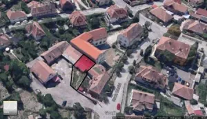 Casa, stare de renovare, zona linistita, aproape de piata
