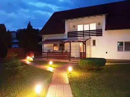 Vand VILA PENSIUNE in Banesti PRAHOVA - Imaginea 3