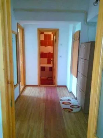Ofer spre inchiriere apartament 2 camere, decomandat - Imaginea 10