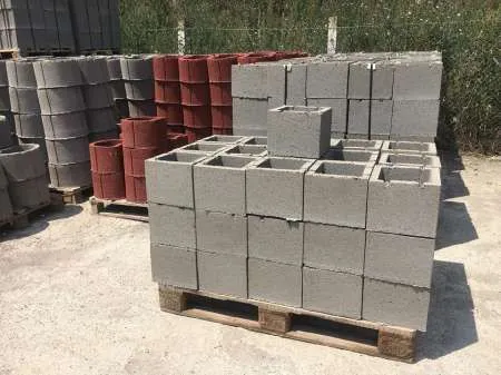 Fabrica de boltari fundatie zidarie patrati jardiniere balustri beton vaze coame stalpi - Imaginea 3