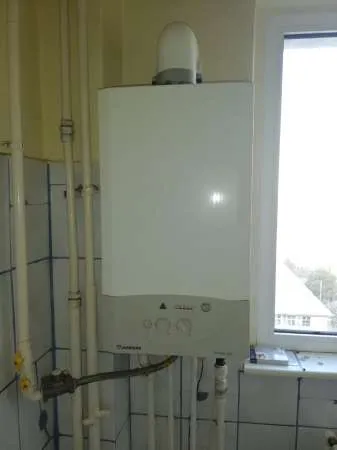 apartament 3 camere decomandat - Imaginea 1