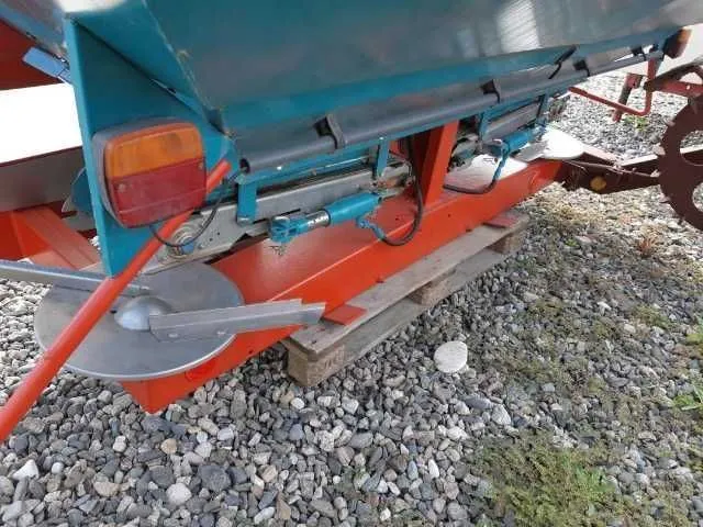 Distribuitor de ingraseminte 2000 litri Sulky - Imaginea 3