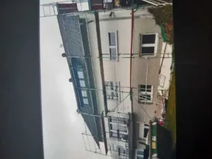 PROFESIONISTI IN CONSTRUCTII SI ACOPERISURI
