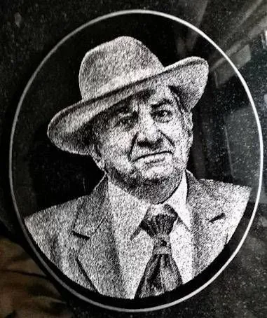 Portret comemorativ gravat pe granit, pentru monumente funerare, cruci - Imaginea 1