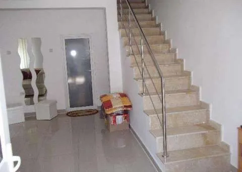 Vila 4 camere - Imaginea 1
