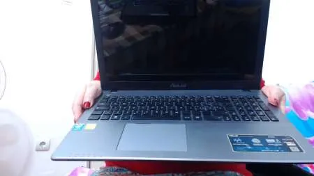 VAND  URGENT  Laptop Asus in stare buna - Imaginea 1